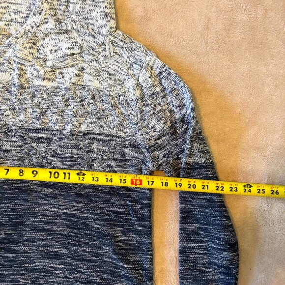 Ombre Knit Hooded Sweater – Blue/Grey – Unisex Look – Size (Unknown Tag Removed) - Picture 4 of 7